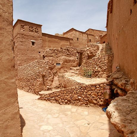 Blick auf Wege und Treppen in Ksar Ait Benhaddou