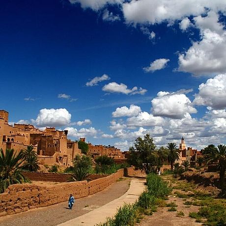 Dar Kamar Galerie Außenansicht Kasbah und Palmen