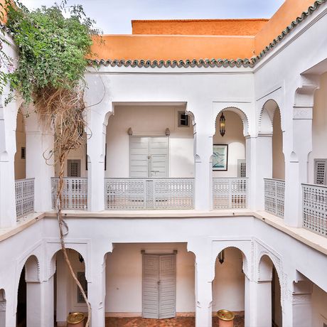Blick auf den Balkon im Innenhof
