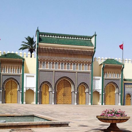 Blick auf die Tore des Koenigspalastes in Fes