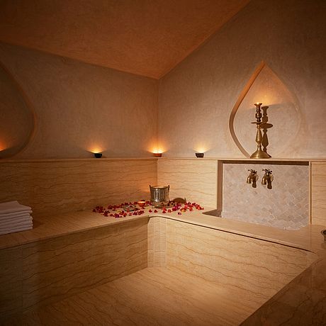 Hamam aus Marmor mit Wasserstellle 