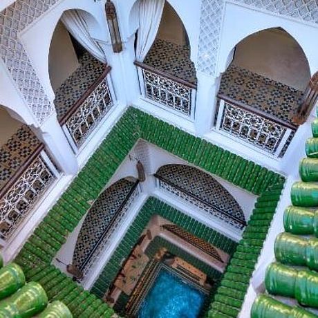 Riad Art & Emotion Galerie Blick in den Lichtschacht des Riads