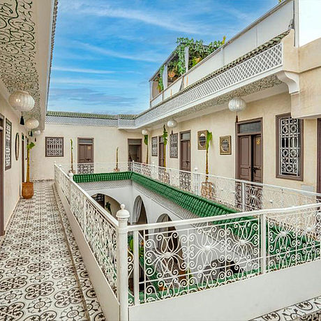 Riad Samir Privilege Geländer Patio Blick auf ein Geländer im Patio