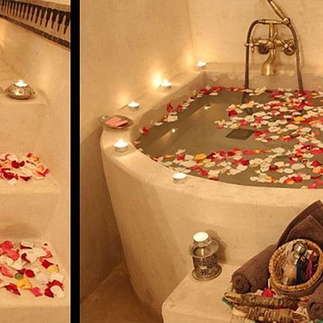 Spa-Bereich miit Badewanne