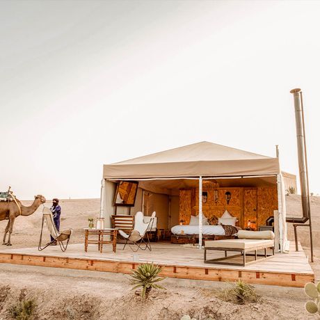Blick auf ein Zelt in der Agafy Wueste bei der Marrakesch Wuestentour