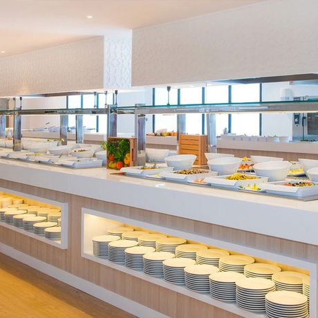 Blick auf das Buffet im Restaurant des Hotels Iberostar Founty Beach