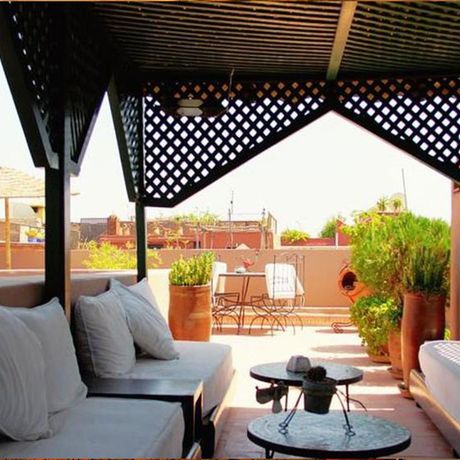 Riad Al Karama Sitzecke draußen Blick auf eine Sitzecke im Außenbereich