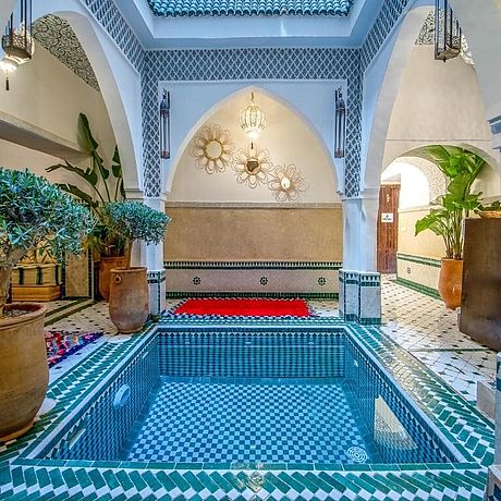 Riad Art & Emotion Galerie Ansicht Tauchbecken im Patio
