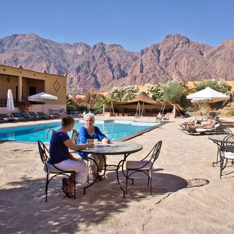 Blick auf den Poolbereich im Hotel Kasbah Chez Amaliya
