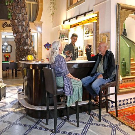 Blick auf die Bar in der Lobby