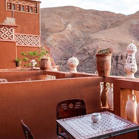 Riad Rihana Tamlalte Galerie Blick von der Terrasse auf die Affenfingerformation