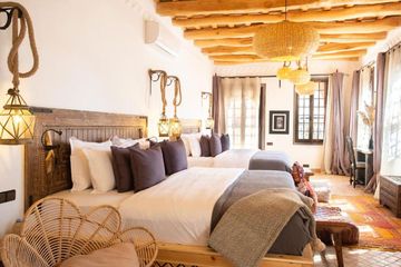 Eden Boutique Hotel Deluxesuite Betten Lampen