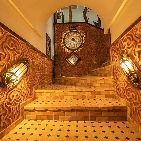 Riad Rihana Tamlalte Galerie Blick ins Treppenhaus