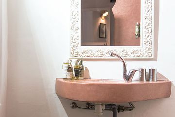 Riad Lyon Mogador Familienzimmer Mardadouch Waschbecken und Spie
