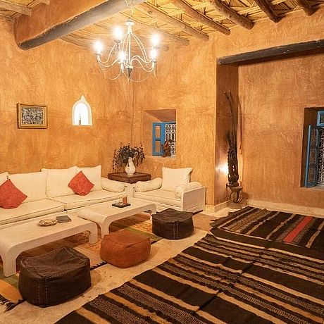 Dar Kamar Galerie Blick auf eine Sofanische