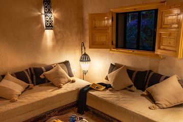 Oasenlodge Dar Sofar Suite Kissane Sitzecke Kissen