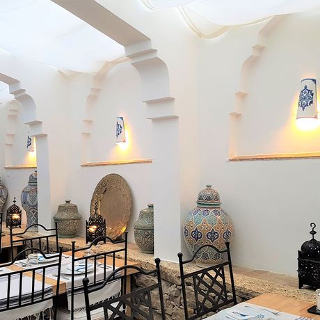 Blick auf gedeckte Tische im Restaurant desBoutique-Hotels al Alba