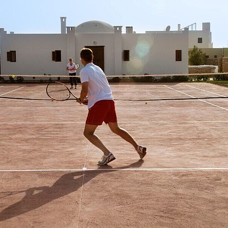 Rebali Riads Galerie Tennisplatz mit Spielern