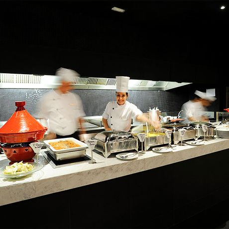 Blick auf frisch zubereitete Speise im Restaurant des Hotels Sofitel Thalassa Sea & Spa