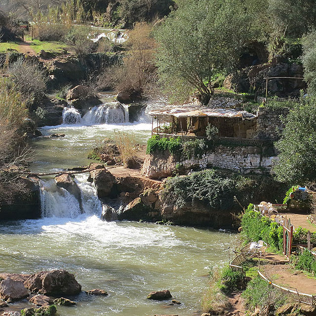 Haeuser Fluss Lakhdar