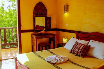 Hotel Riad Zahra Superiorzimmer mit Balkon Bett