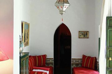 Riad Al Karama Suite Paprika Sitzgelegenheit