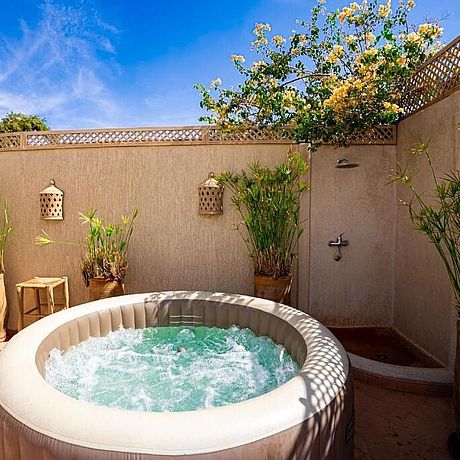 Riad Orangers d'Alilia Galerie Jacuzzi auf der Dachterrasse