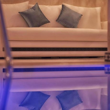 Blick auf ein Sofa in einem Sitzbereich des Boutique-Hotels Lina Ryad & Spa