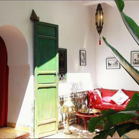Riad Al Karama Sofa Blick auf ein Sofa