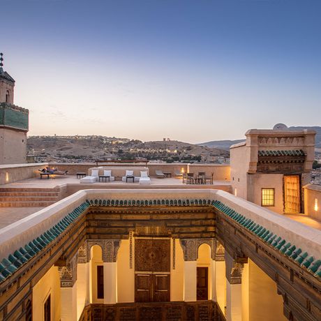 Blick ueber Fes von der Terrasse des Riad Dar Bensouda